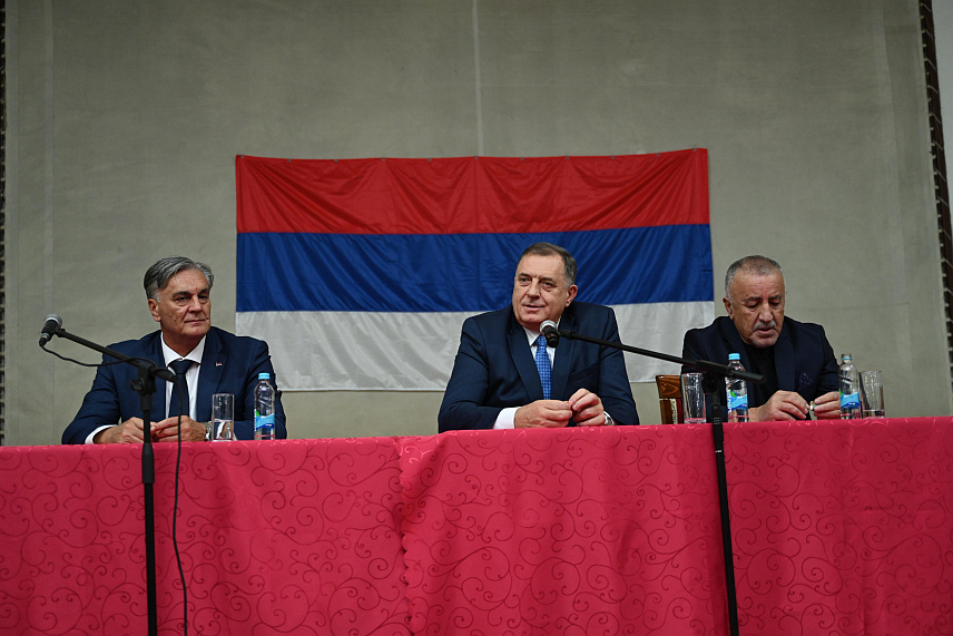 ШИПОВО, 17. НОВЕМБРА /СРНА/ - Предсједник СНСД-а Милорад Додик поручио је да Република Српска 23. новембра бира предсједника који зна да сваки крај Српске заслужује пажњу и развој.