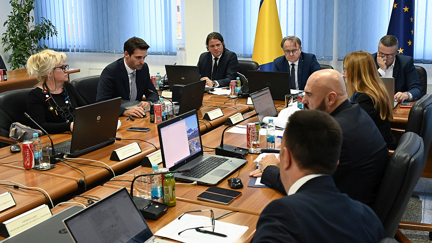 МОСТАР, 17. НОВЕМБРА /СРНА/ - Сједница Владе Федерације БиХ.