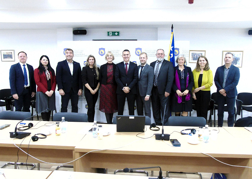 САРАЈЕВО, 18. НОВЕМБРА /СРНА/ - Представници европских институција за спровођење закона одржали су у Сарајеву састанак са представницима тужилаштава из БиХ на којем је разговарано о међународној сарадњи у процесима одузимања незаконито стечене имовине.