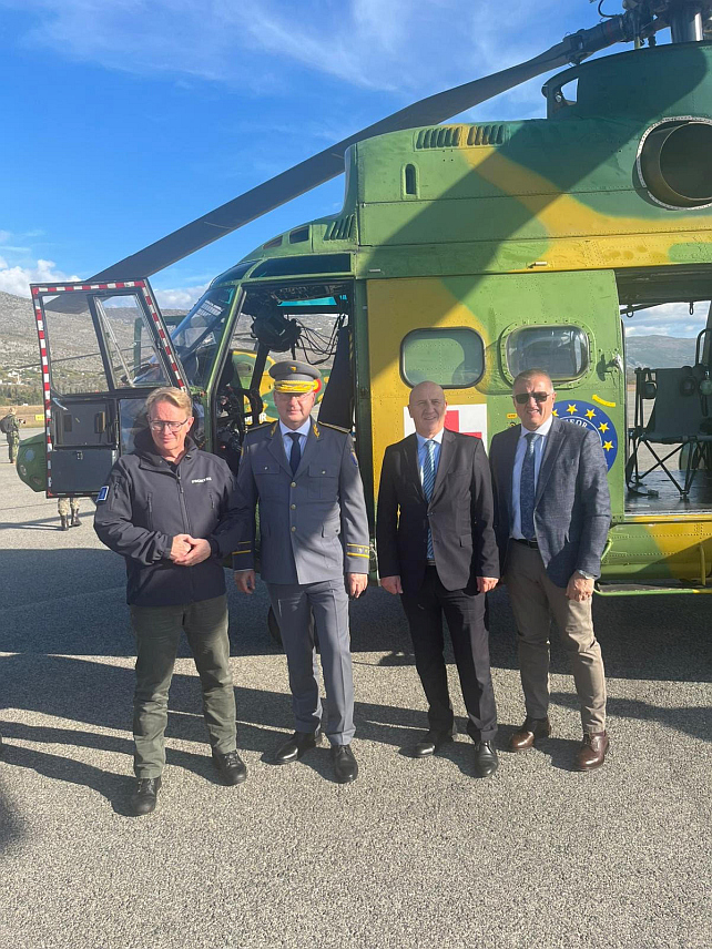 САРАЈЕВО, 1. НОВЕМБРА /СРНА/ - Службеници Фронтекса започињу заједничке операције на граници БиХ, свечаној церемонији организованој тим поводом присуствовао је директор Службе за послове са странцима Жарко Лакета.