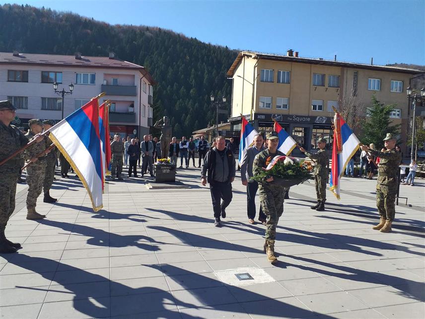 ВЛАСЕНИЦА, 1. НОВЕМБРА /СРНА/ - У Власеници су данас обиљежене 33 године од формирања Дринског корпуса Војске Републике Српске чијих је више од 2.800 бораца погинуло у Одбрамбено-отаџбинском рату.
