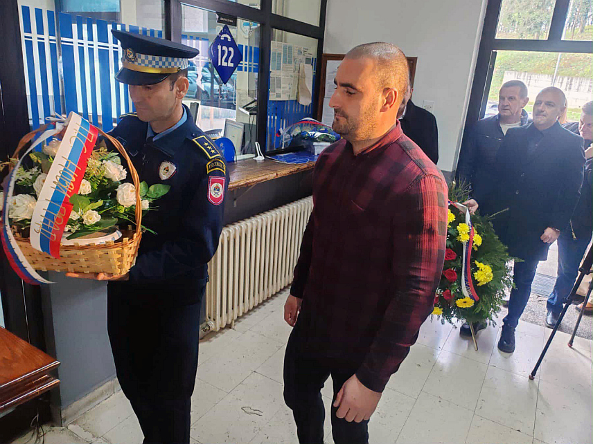 НОВИ ГРАД, 20. НОВЕМБРА /СРНА/ - Крсна слава Министарства унутрашњих послова /МУП/ Републике Српске - Аранђеловдан је прилика за сјећање на 782 погинула полицијска службеника у Одбрамбено-отаџбинском рату, међу којима су двојица из Новог Града, рекао је командир Полицијске станице Нови Град Жељко Шкорић.