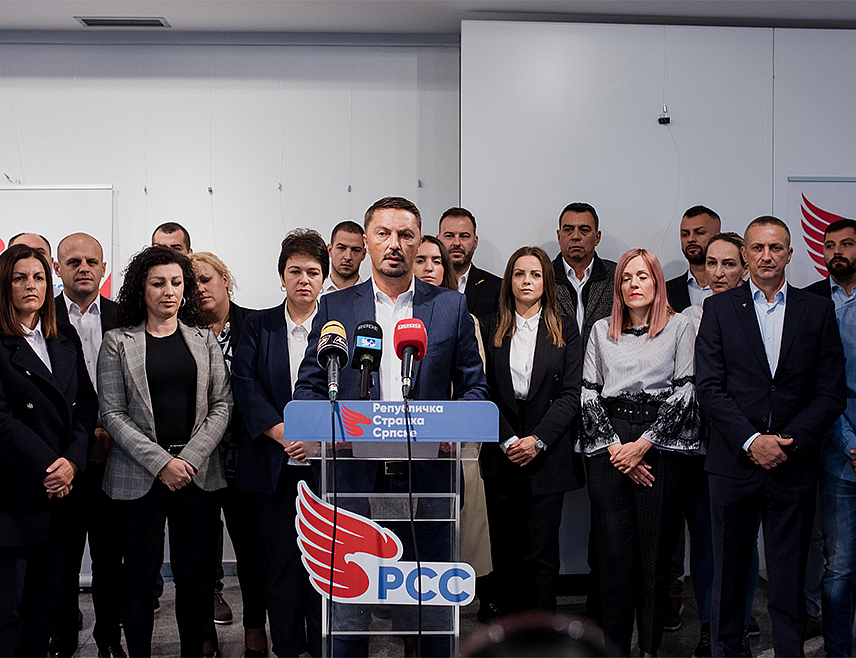 БИЈЕЉИНА, 20. НОВЕМБРА /СРНА/ - Предсједништво Републичке странке Српске /РСС/ позвало је чланство и симпатизере да 23. новембра изађу на изборе и глас дају професору Синиши Карану, кандидату СНСД-а за предсједника Републике Српске Синиши Карану, за кога су истакли да је показао изузетно родољубље у одбрани Српске.