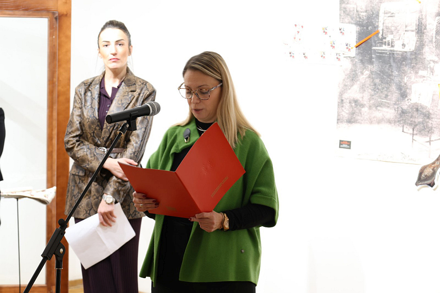 ВИШЕГРАД, 20. НОВЕМБРА /СРНА/ - У Галерији "Петар Лубарда" у Андрићграду данас је у оквиру манифестације "Дани Србије у Српској" отворена изложба "Наслеђе - колекција предмета Надежде Петровић", аутора Јелене Секуловић, музејског савјетника Етнографског музеја из Београда.