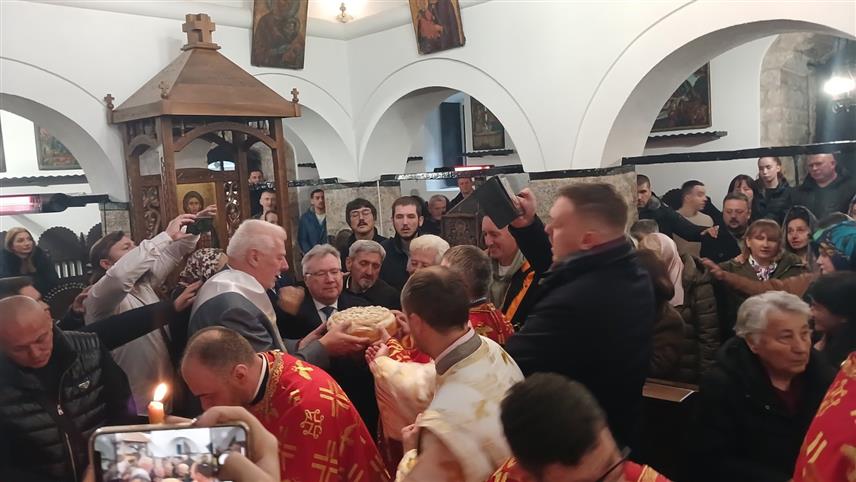 САРАЈЕВО, 21. НОВЕМБРА /СРНА/ - Стара православна црква на Башчаршији у Сарајеву прославила је данас крсну славу - Аранђеловдан у присуству великог броја вјерника.