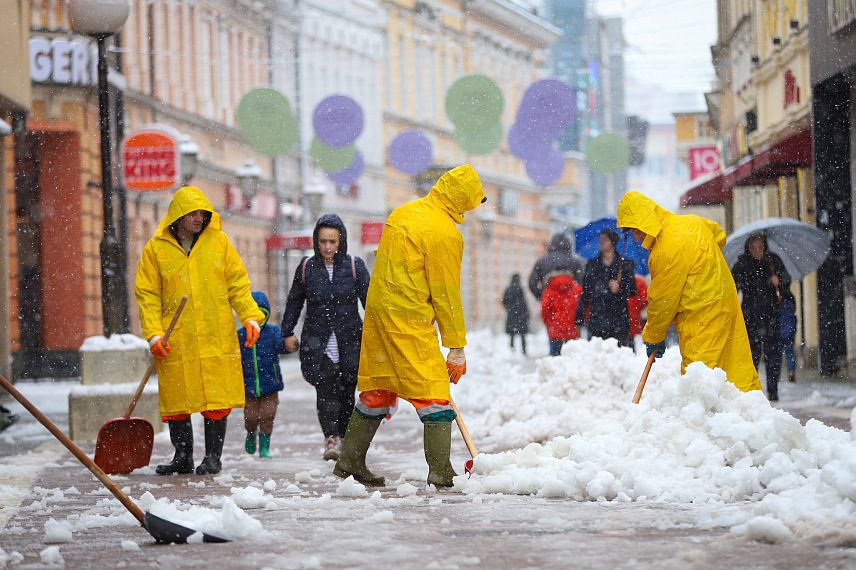 БАЊАЛУКА, 22. НОВЕМБРА /СРНА/ - Механизација зимске службе у Бањалуци тренутно је највећим дијелом ангажована на чишћењу снијега у вишим предјелима града, саопштено је из Градске управе./ФОТО Борислав Здриња/