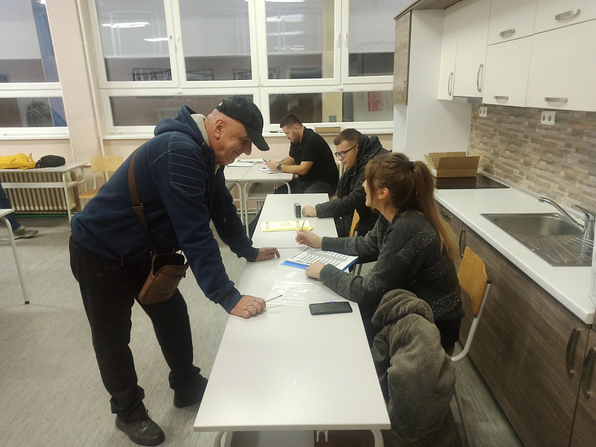 ЗВОРНИК, 23. НОВЕМБРА /СРНА/ - На подручју града Зворника до 11.00 часова гласала су 4.932 бирача или 9,31 одсто од 53.204 бирача са правом гласа.