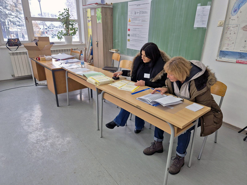 НЕВЕСИЊЕ, 23. НОВЕМБРА /СРНА/ - На 32 бирачка мјеста у општини Невесиње до 11.00 часова изашло је 780 бирача, односно 6,97 одсто, изјавила је Срни предсједник Општинске изборне комисије Саша Брењо.