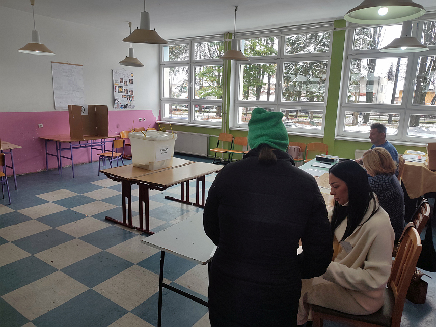 ГРАДИШКА, 23. НОВЕМБРА /СРНА/ - На пријевременим изборима за предсједника Републике Српске на подручју Градишке до 11.00 часова гласала су 4.834 бирача, од 55.065 уписаних у бирачки списак, односно 8,7 одсто, речено је Срни у Градској изборној комисији /ГИК/.