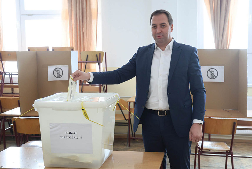 БАЊАЛУКА, 23. НОВЕМБРА /СРНА/ - Предсједник Социјалистичке партије Српске Горан Селак гласао је данас у Бањалуци. /ЕМБАРГО ДО 19.00/