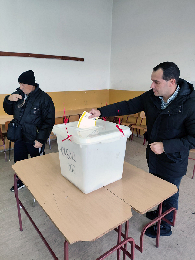 БРАТУНАЦ, 23. НОВЕМБРА /СРНА/ - У општини Братунац до 15.00 часова гласало је 3.205 бирача или 17,99 одсто од укупно 19.128 уписаних у бирачки списак за пријевремене предсједничке изборе у Републици Српској, саопштила је Срни члан Општинске изборне комисије /ОИК/ Ивана Милановић.