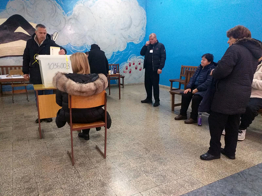 ВЛАСЕНИЦА, 23. НОВЕМБРА /СРНА/ - На пријевременим изборима за предсједника Републике Српске у општини Власеница до 15.00 часова гласала су 3.242 бирача или 34,86 одсто, рекла је Срни предсједник Општинске изборне комисије Сања Ристић.