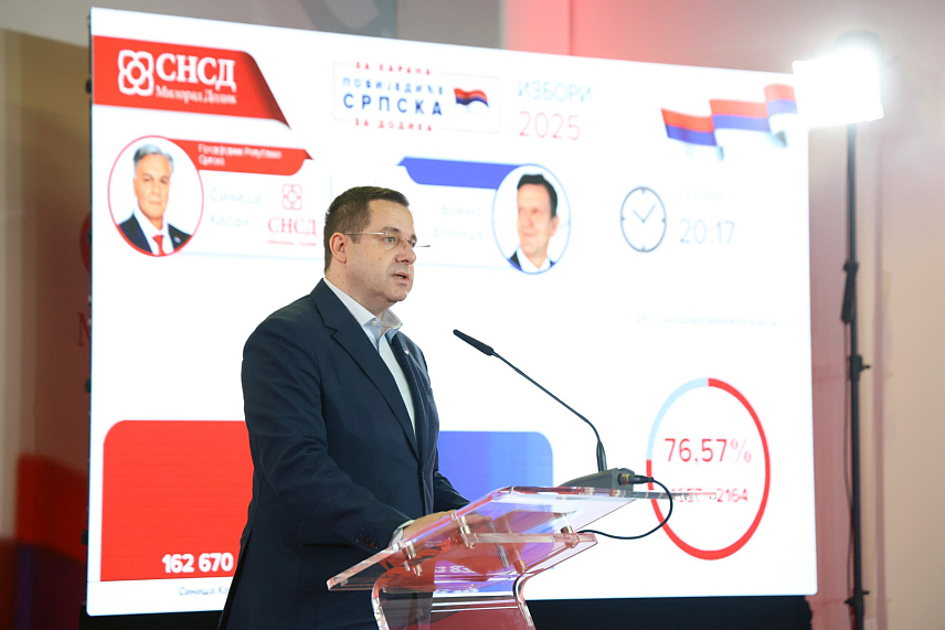 БАЊАЛУКА, 23. НОВЕМБРА /СРНА/ - Портпарол СНСД-а Радован Ковачевић на конференцији за новинаре у Бањалуци у Изборном штабу СНСД-а. /Фото - Борислав Здриња/