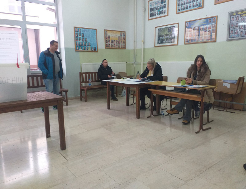 ВЛАСЕНИЦА, 23. НОВЕМБРА /СРНА/ - У Власеници су сва бирачка мјеста затворена на вријеме, а на пријевремним изборима за предсједника Републике Српске гласало је 4.339 бирача или 46,66 одсто.