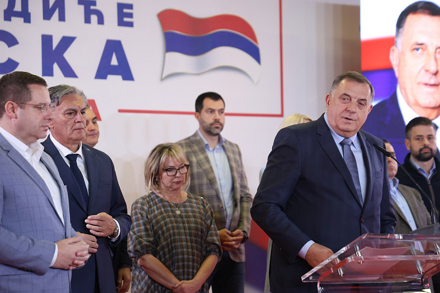 БАЊАЛУКА, 24. НОВЕМБРА /СРНА/ - Предсједник СНСД-а Милорад Додик у Бањалуци на конференцији за новинаре,конференција је одржана у просторијама Главног изборног штаба СНСД-а./фото Борислав Здриња/