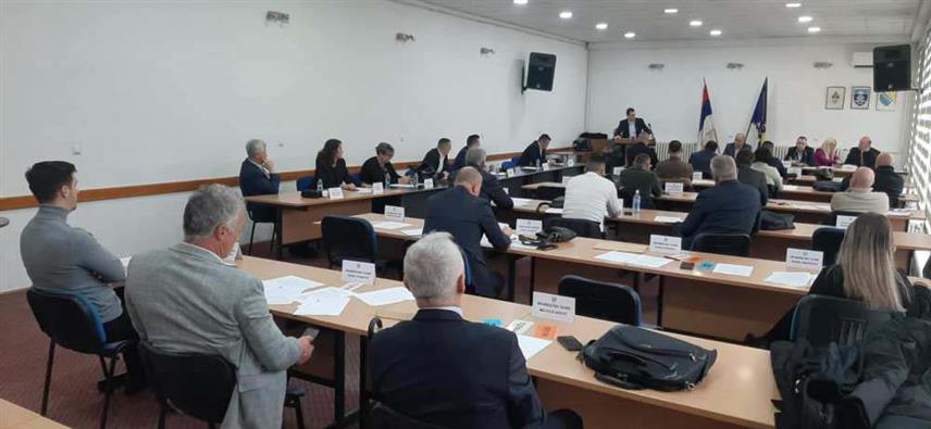 ФОЧА, 25. НОВЕМБРА /СРНА/ - Одборници Скупштине општине Фоча на данашњој ванредној сједници.