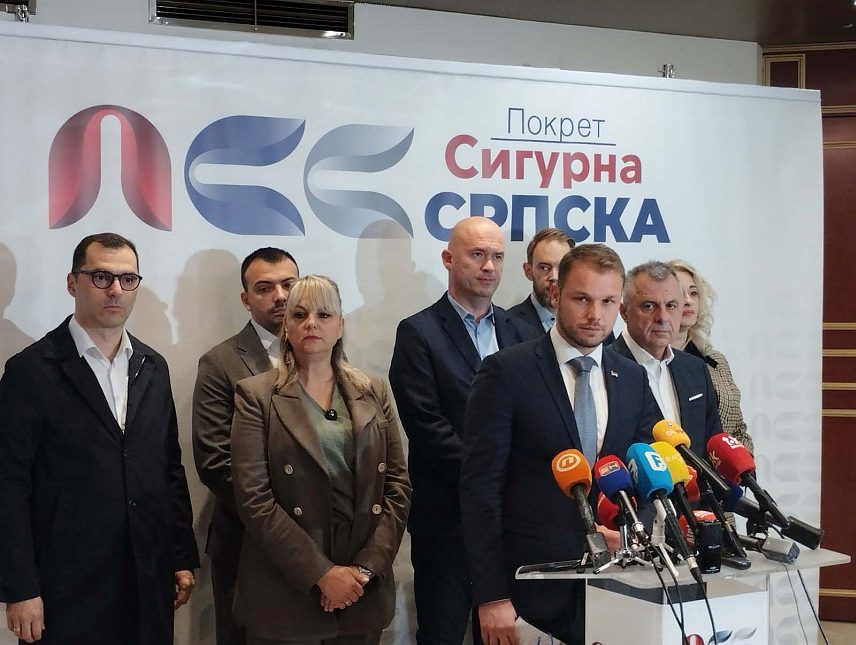 БАЊАЛУКА, 25. НОВЕМБРА /СРНА/ - Предсједник Покрета Сигурна Српска Драшко Станивуковић на конференцији за новинаре у Бањалуци.