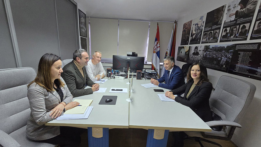 БАЊАЛУКА, 25. НОВЕМБРА /СРНА/ - Министар просвјете и културе Републике Српске Боривојe Голубовић посјетио је данас Меморијални центар Републике Српске у Бањалуци и разговарао са директором Центра Денисом Бојићем о активностима ове институције и приоритетима у наредном периоду.