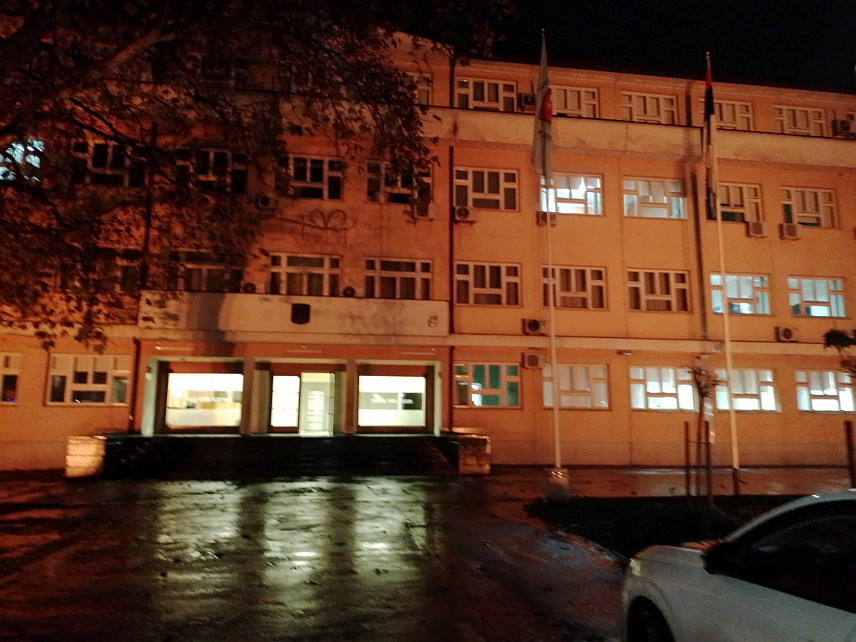 ПРИЈЕДОР, 25. НОВЕМБРА /СРНА/ - Зграда Градске управе Приједор вечерас је освијетљена наранџастом бојом којом се формално означава почетак кампање "16 дана активизма против насиља над женама".