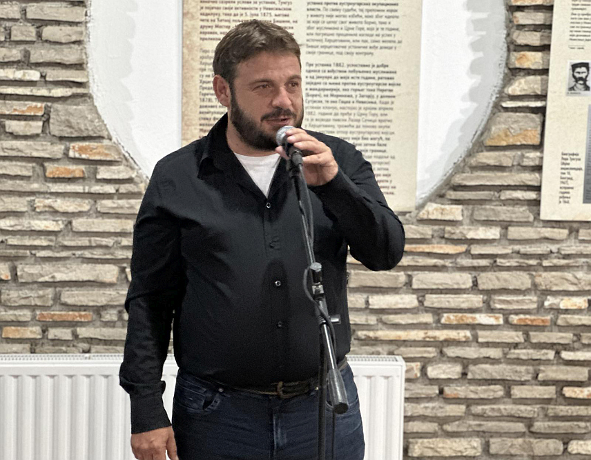 САРАЈЕВО, 25. НОВЕМБРА /СРНА/ - Историчар Милан Никчевић оцијенио је да 25. новембар, који се у дијелу Федерације БиХ слави као "дан државности БиХ", нема утемељење у савременој уставној структури земље, те додао да је БиХ створена у Дејтону, а не на засједању ЗАВНОБиХ-а 1943. године.