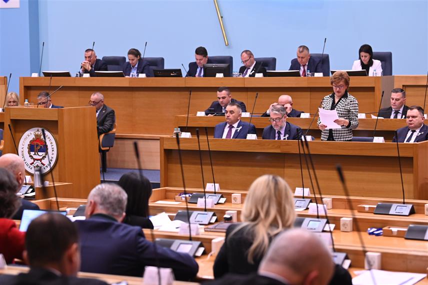 БАЊАЛУКА, 26. НОВЕМБРА /СРНА/ - У Бањалуци се одржава посебна сједница Народне скупштине Републике Српске.