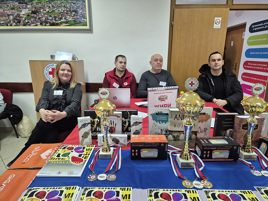 ПАЛЕ, 26. НОВЕМБРА /СРНА/ - Црвени крст Републике Српске организује данас на Палама републичко такмичење "Мисли мине" на ком учествују ђаци из девет основних школа, а чији је циљ упозорити младе људе на опасности код мина у БиХ.