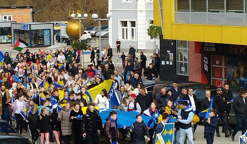 СРЕБРЕНИЦА, 26. НОВЕМБРА /СРНА/ - Предсједник сребреничке Организације породица заробљених и погинулих бораца и несталих цивила Бранимир Којић изјавио је Срни да је "шенлучење по Сребреници" поводом 25. новембра, такозваног дана државности БиХ, још једна у низу провокација и подизања тензија.