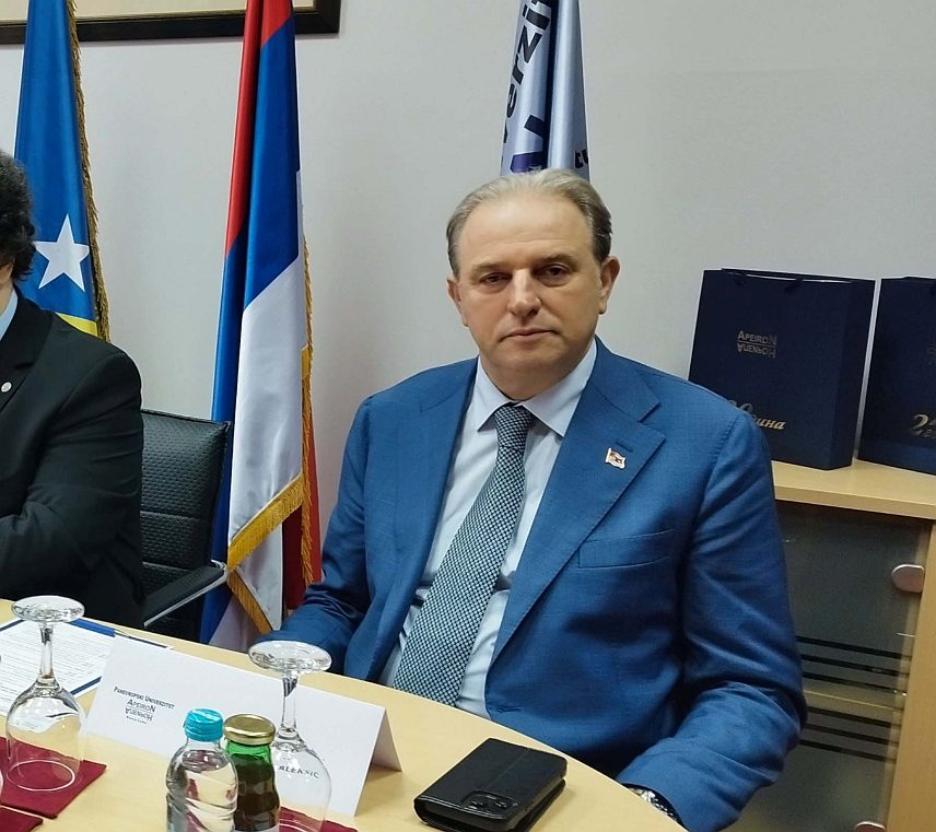 БАЊАЛУКА, 27. НОВЕМБРА /СРНА/ - Осиромашени уранијум оставио је посљедице на здравље људи у Србији и Републици Српској након НАТО бомбардовања и жртве имају право на накнаду штете, рекао је данас у Бањалуци адвокат Срђан Алексић.