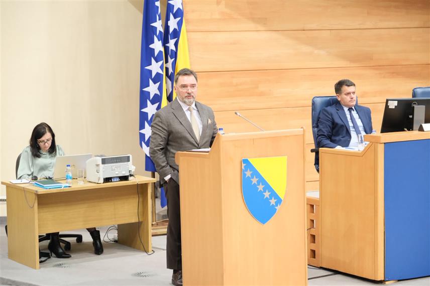 САРАЈЕВО, 27. НОВЕМБРА /СРНА/ - Министар спољне трговине и економских односа у Савјету министара Сташа Кошарац изјавио је да усвајање закона о регулатору, преносу и тржишту електричне енергије у БиХ пружа шансу за подношење апликације за ослобађење од Механизма за прилагођавање угљеника на границама /ЦБАМ/.