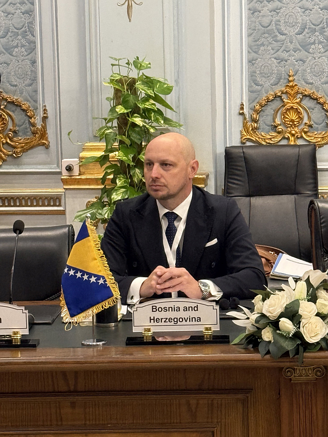 САРАЈЕВО, 28. НОВЕМБРА /СРНА/ - Посланик у Представничком дому Парламентарне скупштине БиХ Милан Петковић обратио се учесницима Форума и Самита предсједника Парламентарне скупштине Уније за Медитеран, који се одржава у Каиру.