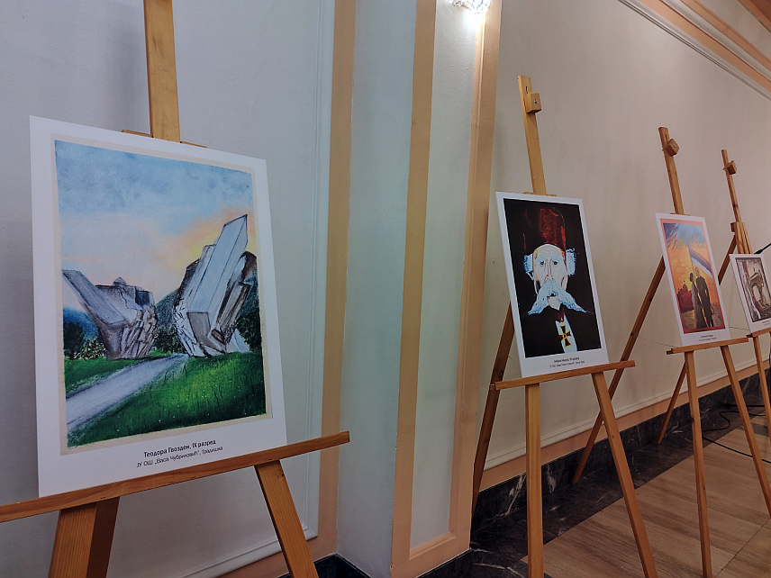 БАЊАЛУКА, 28. НОВЕМБРА /СРНА/ - У организацији "Службеног гласника" и Републичког педагошког завода данас је у Бањалуци промовисан "Ђачки календар Републике Српске" за 2026. годину, а ријеч је о конкурсу за ученике основних школа на који је пристигло преко 2.000 радова.