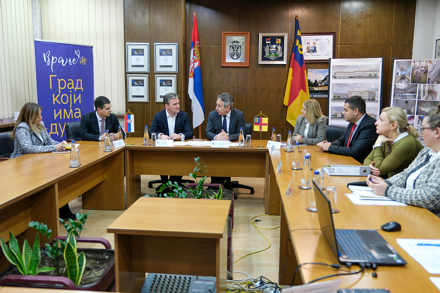 БЕОГРАД, 28. НОВЕМБРА /СРНА/ - Министар културе Србије Никола Селаковић са руководством Врања разговарао о кључним пројектима који ће обиљежити припреме за 150 година од рођења Боре Станковића и о плану да цијела наредна година буде у знаку обиљежавања ове годишњице.