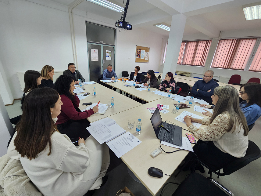 ПРИЈЕДОР, 28. НОВЕМБРА /СРНА/ - Округли сто у Приједору који је Центар за социјални рад организовао у оквиру кампање "16 дана активизма против насиља над женама".