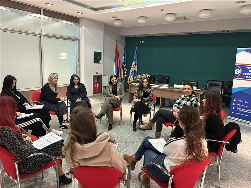 БИЈЕЉИНА, 28. НОВЕМБРА /СРНА/ - Центар за социјални рад у Бијељини, у сарадњи са Фондацијом за подршку и развој менторства "Старији брат, старија сестра", започео нови циклус овог хуманог програма који повезује менторе са дјецом у ризику и гради односе пуне подршке, повјерења и пријатељства.