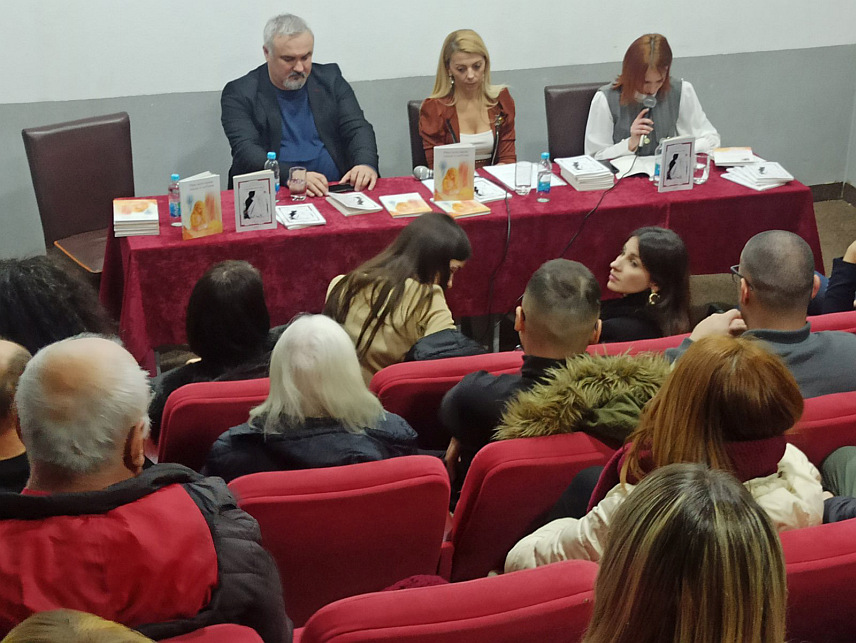 ЗВОРНИК, 28. НОВЕМБРА /СРНА/ - У зворничком Дому омладине вечерас су представљене књиге "Какав принц, таква и бајка" и "Оно што ниси знала о љубави", аутора Неде Гаврић из Бањалуке.