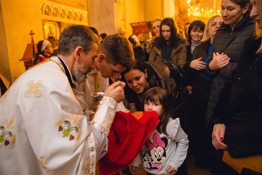 ФОЧА, 29. НОВЕМБРА /СРНА/ - Пост није потпун ако нема тјелесног и духовног подвига, који не могу једно без другога, а подразумијевају одрицање од хране, усрдну молитву и учвршћивање у вјеру, рекао је Срни професор Православног богословског факултета у Фочи Ненад Тупеша.