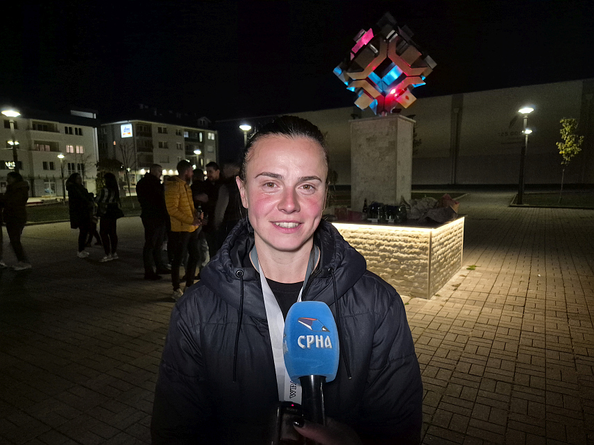 ПАЛЕ, 2. НОВЕМБРА /СРНА/ - На паљанском шеталишту вечерас је организован дочек за Зорану Мијовић са Пала, вицешампиона свијета у пауерлифтингу, која је остварила изванредан резултат на свјетском такмичењу у Мађарској.