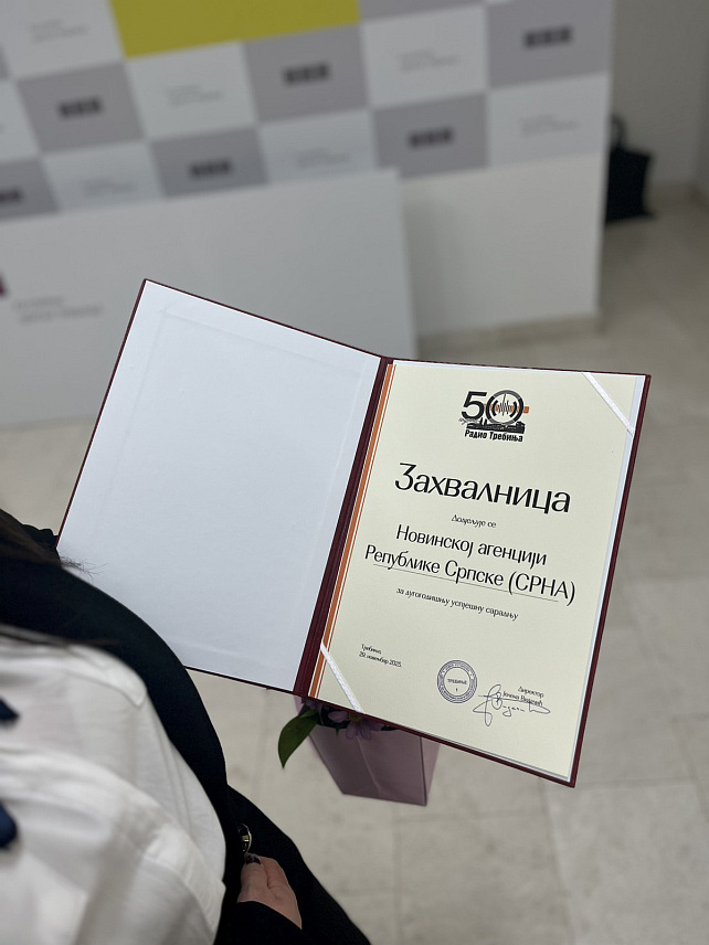 TРЕБИЊЕ, 29. НОВЕМБРА /СРНА/ - "Радио Tребиње" вечерас је свечаном академијом и пригодном изложбом, у присуству многобројних Tребињаца, обиљежио пола вијека постојања и рада, уз исказану захвалност генерацијама које су градиле све оно што је тај медиј данас. На свечаној академији додијељене су захвалнице, међу којима је и Новинској агенцији Републике Српске - СРНА.	