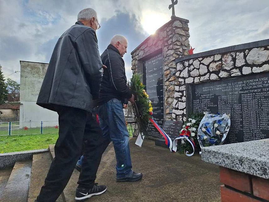 ШАМАЦ, 30. НОВЕМБРА /СРНА/ - У Српској Тишини код Шамца сутра ће бити служен парастос за 10 погинулих бораца Војске Републике Српске и три цивилне жртве Одбрамбено-отаџбинског рата, те 137 Срба страдалих у Другом свјетском рату међу којима и 10 дјеце.	