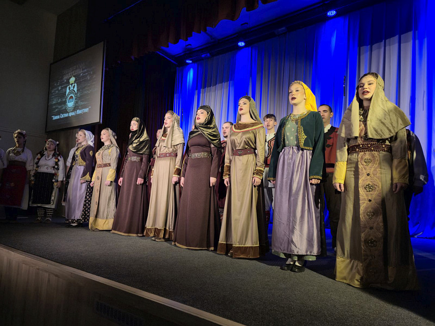 ПАЛЕ, 30. НОВЕМБРА /СРНА/ - Културно-умјетничко друштво /КУД/ "Копаоник" из Лепосавића вечерас је на Палама извело музичко-сценски наступ "Путем Светог краља Милутина", који доноси причу о духовности и историјском значају једног од најзначајнијих српских владара.	