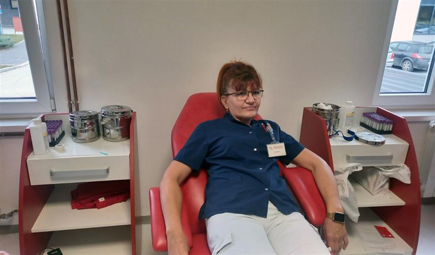 ИСТОЧНО САРАЈЕВО, 3. НОВЕМБРА /СРНА/ - Запослени у Болници "Србија" у Источном Сарајеву данас су се одазвали акцији добровољног давања крви, чиме је почела традиционална манифестација "Дани Болнице".