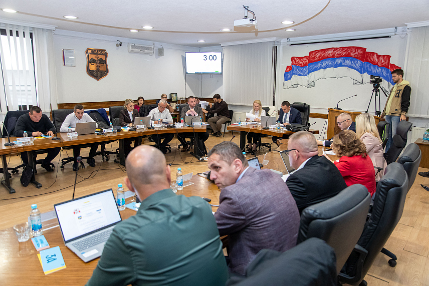 ПРЊАВОР, 3. НОВЕМБРА /СРНА/ - На данашњој сједници Скупштинe града Прњавора усвојен је приједлог ребаланса градског буџета за 2025. годину у износу од 37 милиона КМ, чиме је буџетски оквир увећан за 4.550.000 КМ.	
