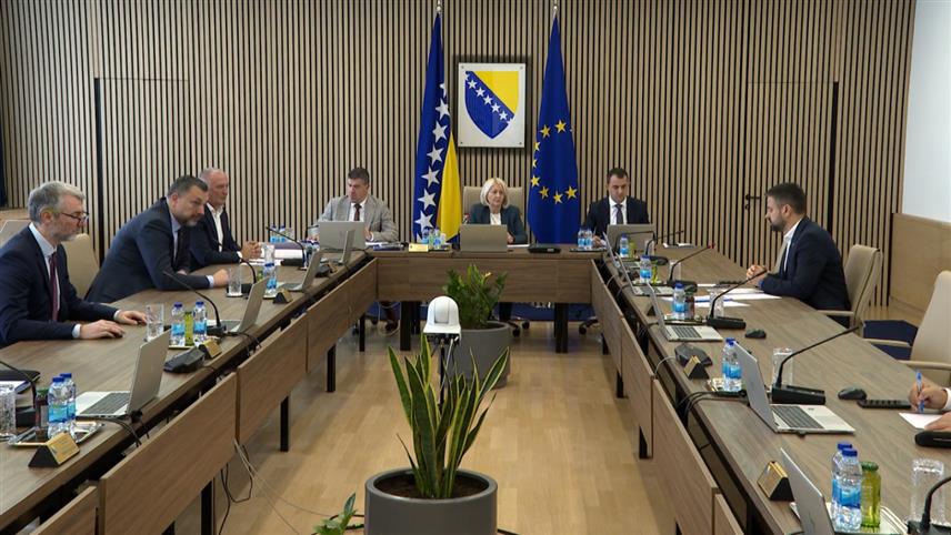 САРАЈЕВО, 4. НОВЕМБРА /СРНА/ - Савјет министара усвојио је данас нови Нацрт буџета институција и међународних обавеза БиХ за ову годину.