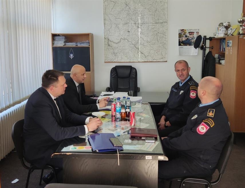 БАЊАЛУКА, 4. НОВЕМБРА /СРНА/ - Министар унутрашњих послова Републике Српске Жељко Будимир је заједно са директором Полиције Српске Синишом Кострешевићем посјетио полицијску станицу Кнежево.