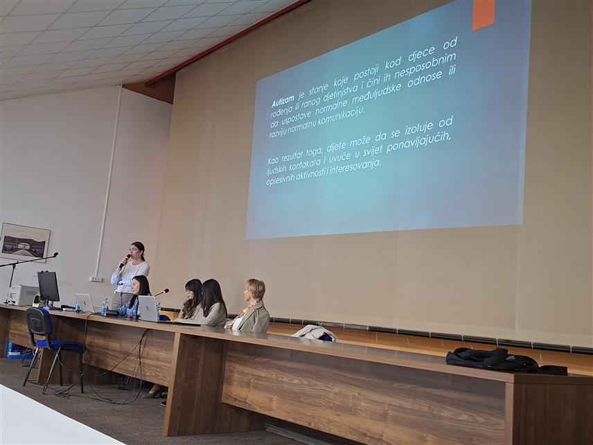 ИСТОЧНО САРАЈЕВО, 5. НОВЕМБРА /СРНА/ - У Болници "Србија" у Источном Сарајеву одржана су предавања "Первазивни развојни поремећај код дјеце - знакови аутизма" и "Конвулзије код дјеце - прва помоћ у болничком и ванболничким условима“ на којима је изложен аутистични спектар поремећаја код дјеце.