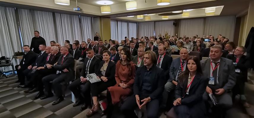 ДОБОЈ, 6. НОВЕМБРА /СРНА/ - У Добоју је данас свечано отворена 10. Међународна научна конференција "Нови хоризонти транспорта и комуникација 2025", која ће до 8. новембра окупити више од 300 учесника из 40 земаља са готово свих континената.