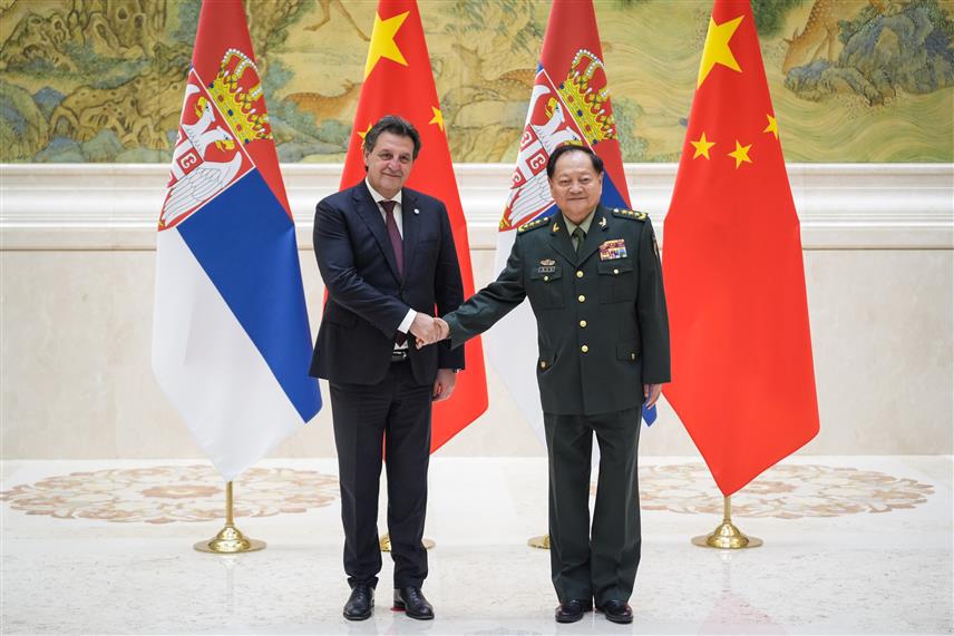 БЕОГРАД/ПЕКИНГ, 6. НОВЕМБРА /СРНА/ - Министар одбране Србије Братислав Гашић на састанку у Пекингу са потпредсједником Централне војне комисије Кине Џанг Јоусјом.