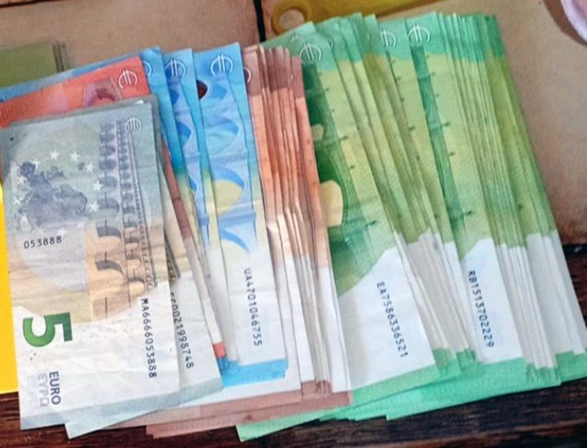 ТУЗЛА, 6. НОВЕМБРА /СРНА/ - Мушкарац из Калесије чији су иницијали М.А. /73/ ухапшен је због сумње да је починио кривично дјело зеленаштва, саопштено је данас из Управе полиције Министарства унутрашњих послова /МУП/ Тузланског кантона.