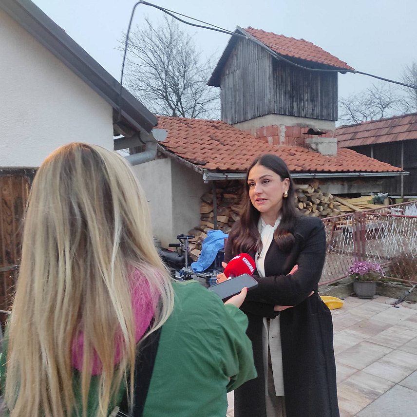 БАЊАЛУКА, 7. НОВЕМБРА /СРНА/ - Директор Аудио-визуелног центра Републике Српске Ања Илић рекла је да ће снимање првог дугометражног играног филма "Кад поново умрем", које је почело данас у Слатини код Бањалуке, значајно допринијети развоју кинематографије, али и умјетности у Републици Српској.