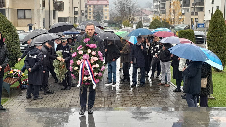 ПАЛЕ, 8. НОВЕМБРА/СРНА/ - Борачка организација Пале обиљежила је крсну славу Светог великомученика Димитрија – Митровдан, уз поруку да жртва 536 палих на бранику отаџбине не смије бити узалудна, већ да се Република Српска мора сачувати.